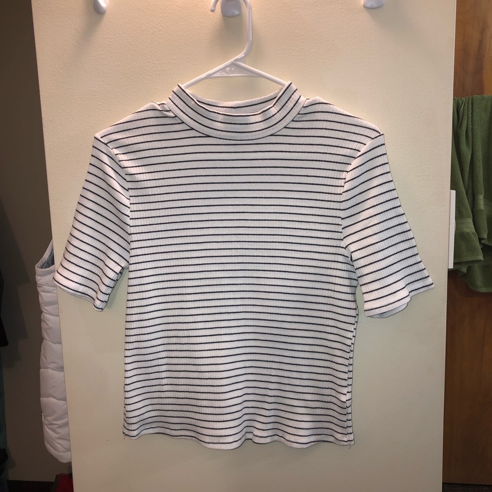 STRIPED MOCK NECK TEE